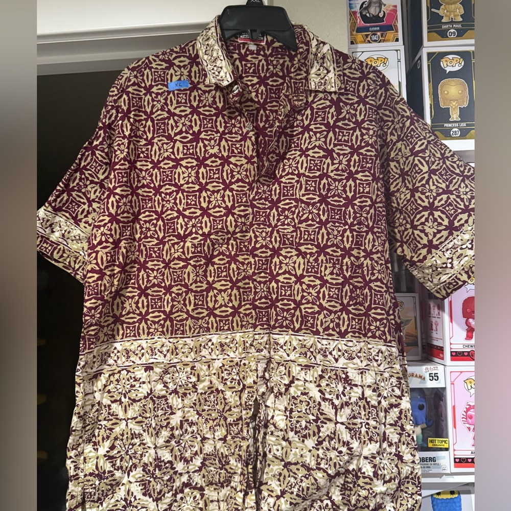 🥥Bulova Burgundy and Beige Patterned Apparel